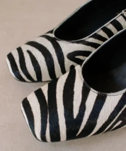 ALOHAS Agent Safari Black White Print Shoes