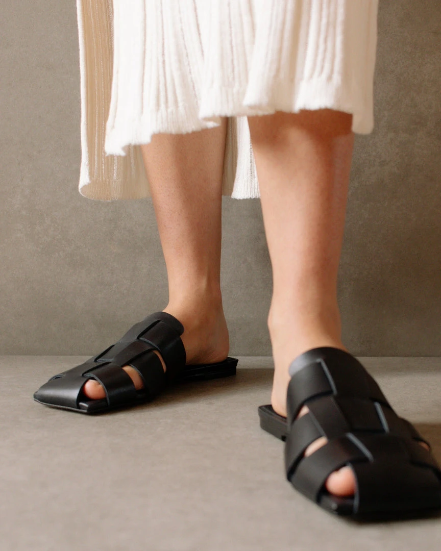 ALOHAS Barney Black Mules Shoes 7 ALOHAS Barney Black Mules Shoes