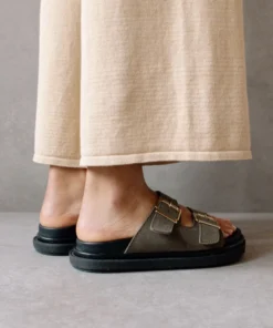 ALOHAS Buckle Strap Suede Khaki