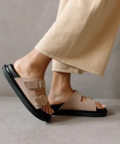 ALOHAS Buckle Strap Suede Taupe