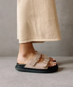 ALOHAS Buckle Strap Suede Taupe