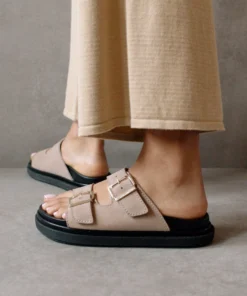 ALOHAS Buckle Strap Suede Taupe