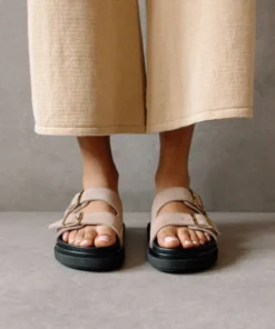 ALOHAS Buckle Strap Suede Taupe