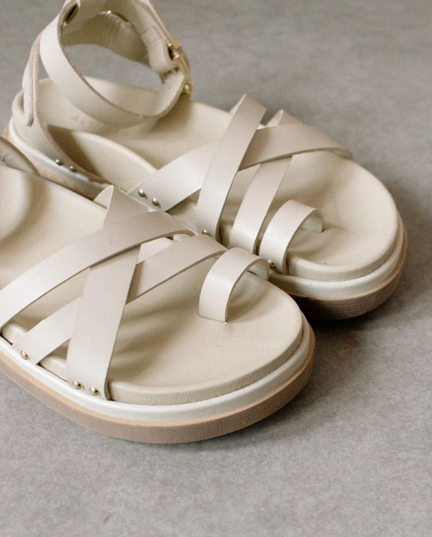 ALOHAS Buckle Up Ivory 8 ALOHAS Buckle Up Ivory