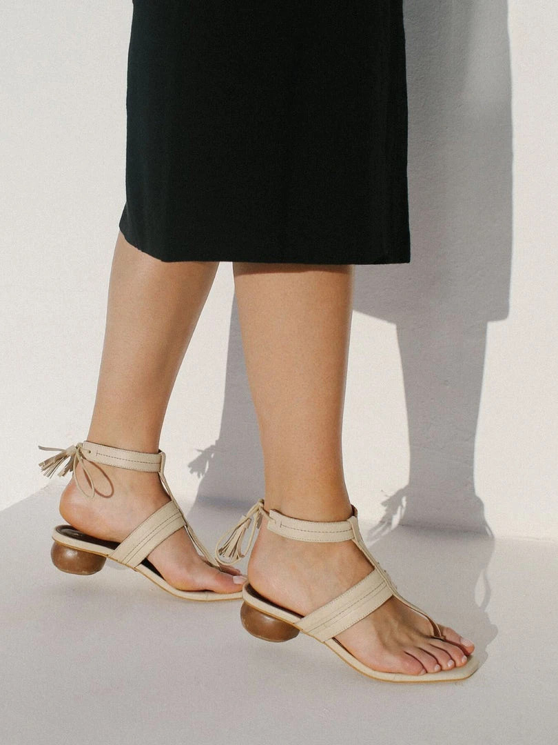 ALOHAS Coraçao Taupe Shoes 1 ALOHAS Coraçao Taupe Shoes