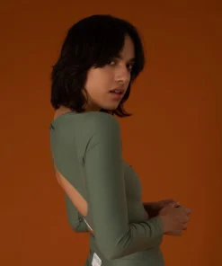 TheManola Core Triangle Back Long Top Green Army