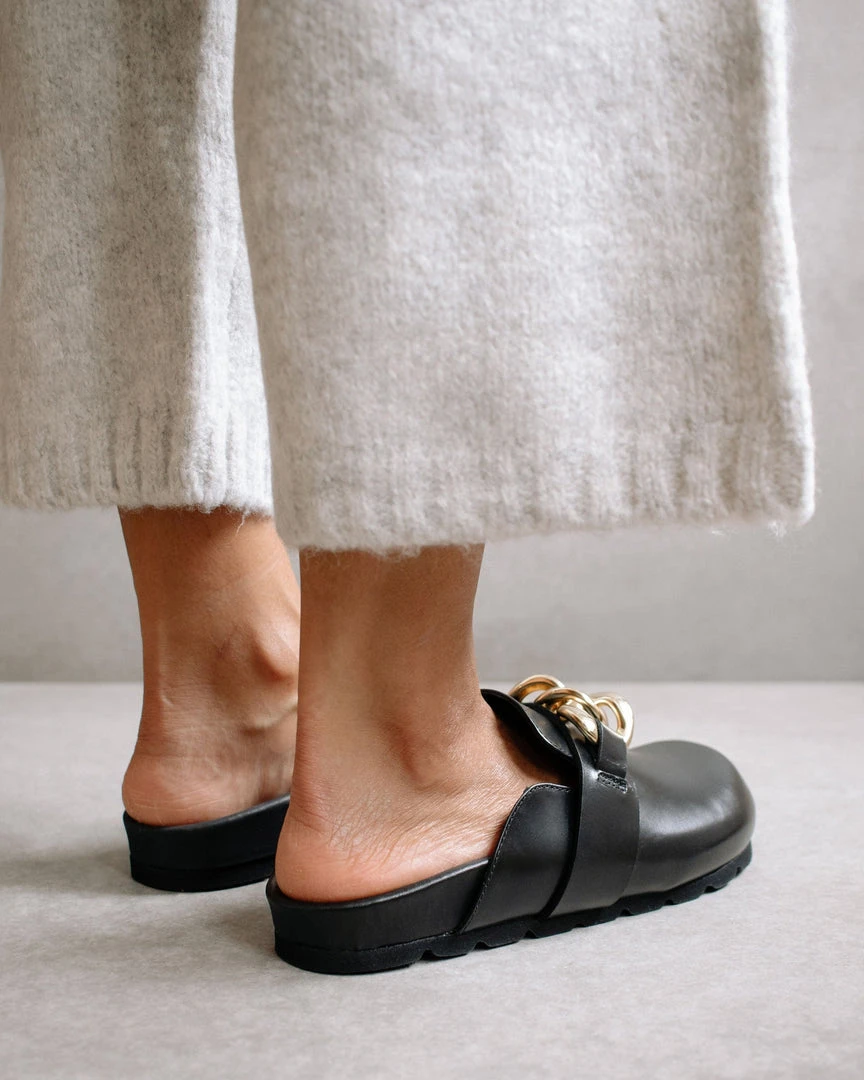 ALOHAS Shoes Fireplace Chain Black 5 ALOHAS Shoes Fireplace Chain Black