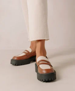 Svegan Mask Gingerbread Brown Warm White Shoes