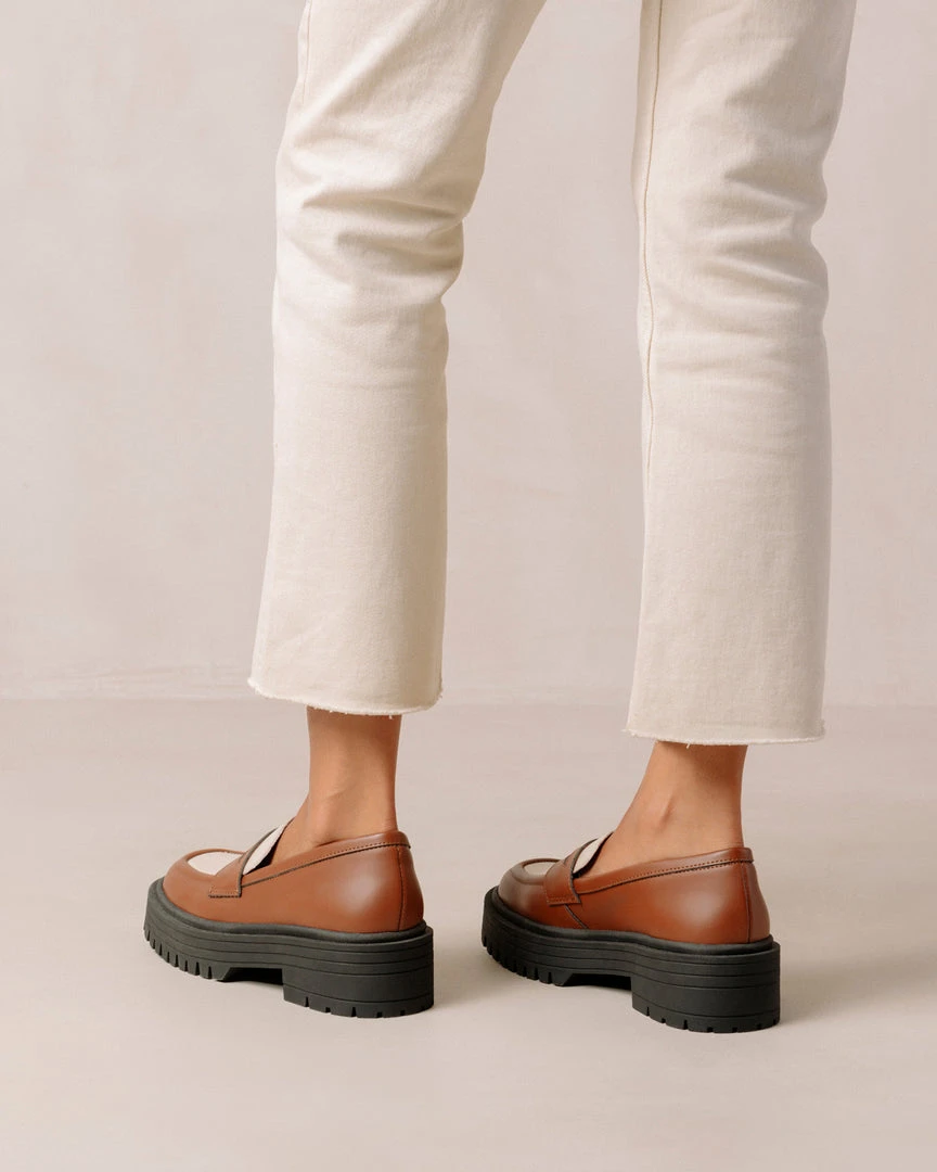 Svegan Mask Gingerbread Brown Warm White Shoes 6 Svegan Mask Gingerbread Brown Warm White Shoes