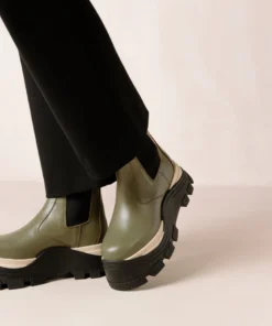 ALOHAS Phoenix Chess Dusty Olive