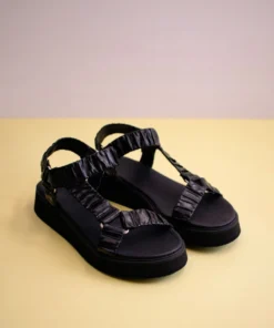 Svegan Pleated Black Shoes