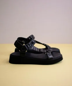 Svegan Pleated Black Shoes