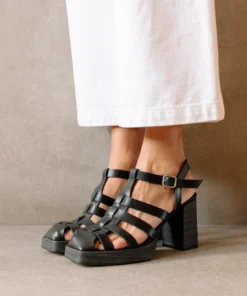 SVEGAN Rollers Black Sandals