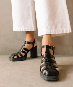 SVEGAN Rollers Black Sandals