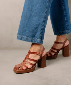 Svegan Rollers Caramel Sandals Shoes