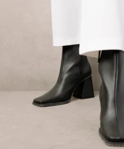 ALOHAS South Corn Black Shoes