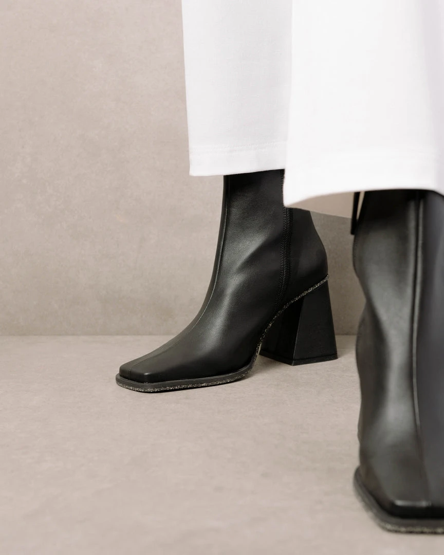 ALOHAS South Corn Black Shoes 2 ALOHAS South Corn Black Shoes