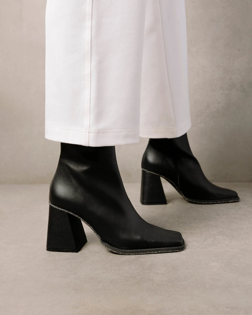 ALOHAS South Corn Black Shoes 7 ALOHAS South Corn Black Shoes