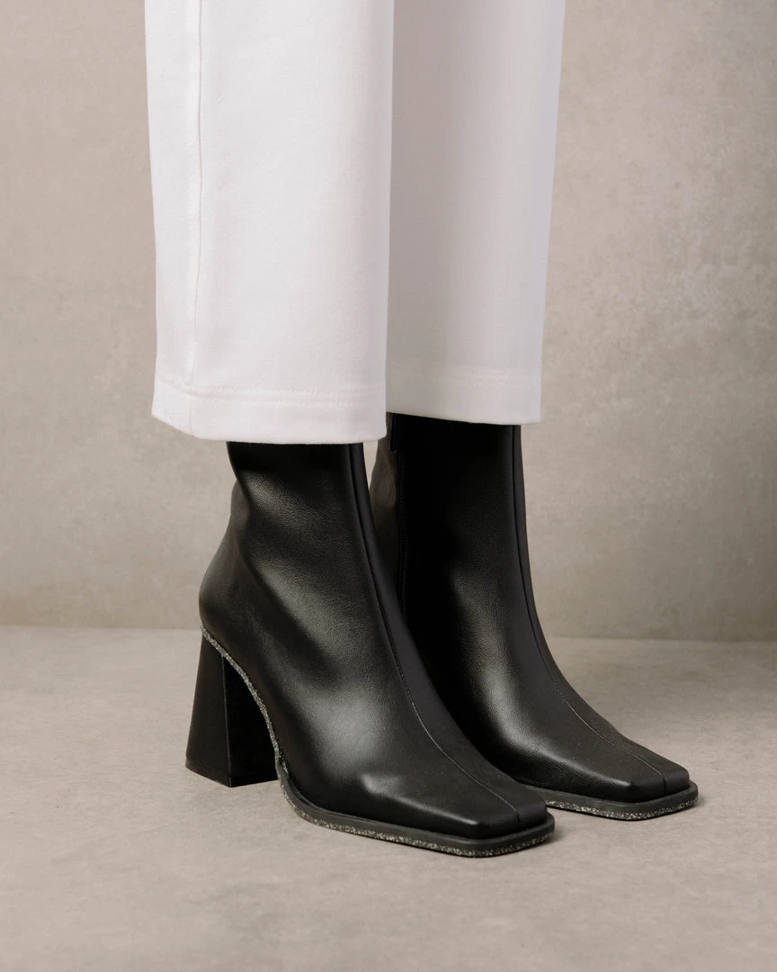 ALOHAS South Corn Black Shoes 1 ALOHAS South Corn Black Shoes