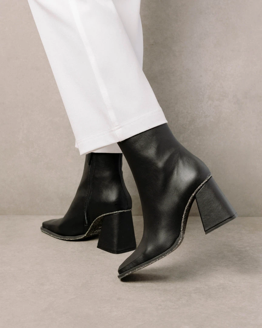 ALOHAS South Corn Black Shoes 6 ALOHAS South Corn Black Shoes