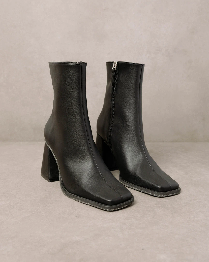 ALOHAS South Corn Black Shoes 9 ALOHAS South Corn Black Shoes