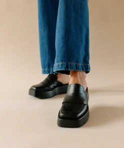 Svegan Shoes Tempera Black Loafers