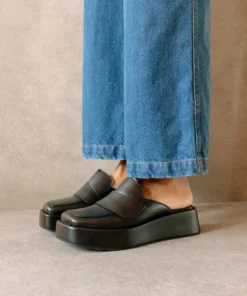 Svegan Shoes Tempera Black Loafers