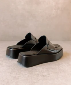 Svegan Shoes Tempera Black Loafers