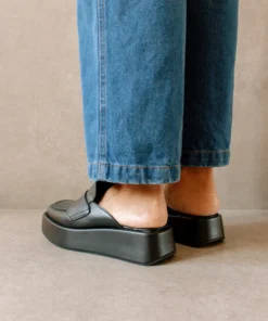 Svegan Shoes Tempera Black Loafers