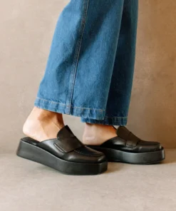 Svegan Shoes Tempera Black Loafers