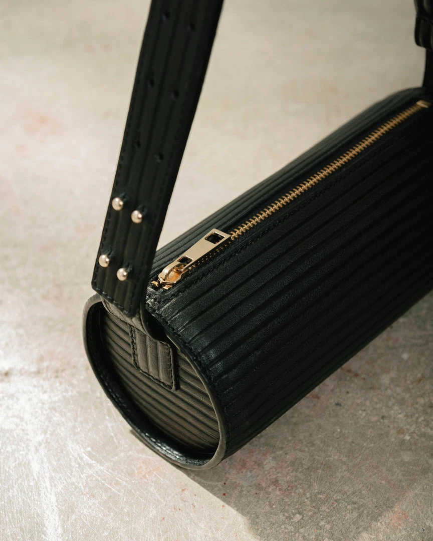 ALOHAS Accessories The I Pleated Black 1 ALOHAS Accessories The I Pleated Black