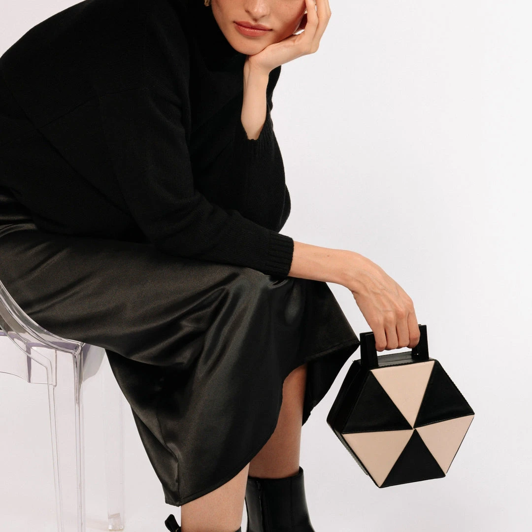 ALOHAS The K Black Cream Accessories 3 ALOHAS The K Black Cream Accessories