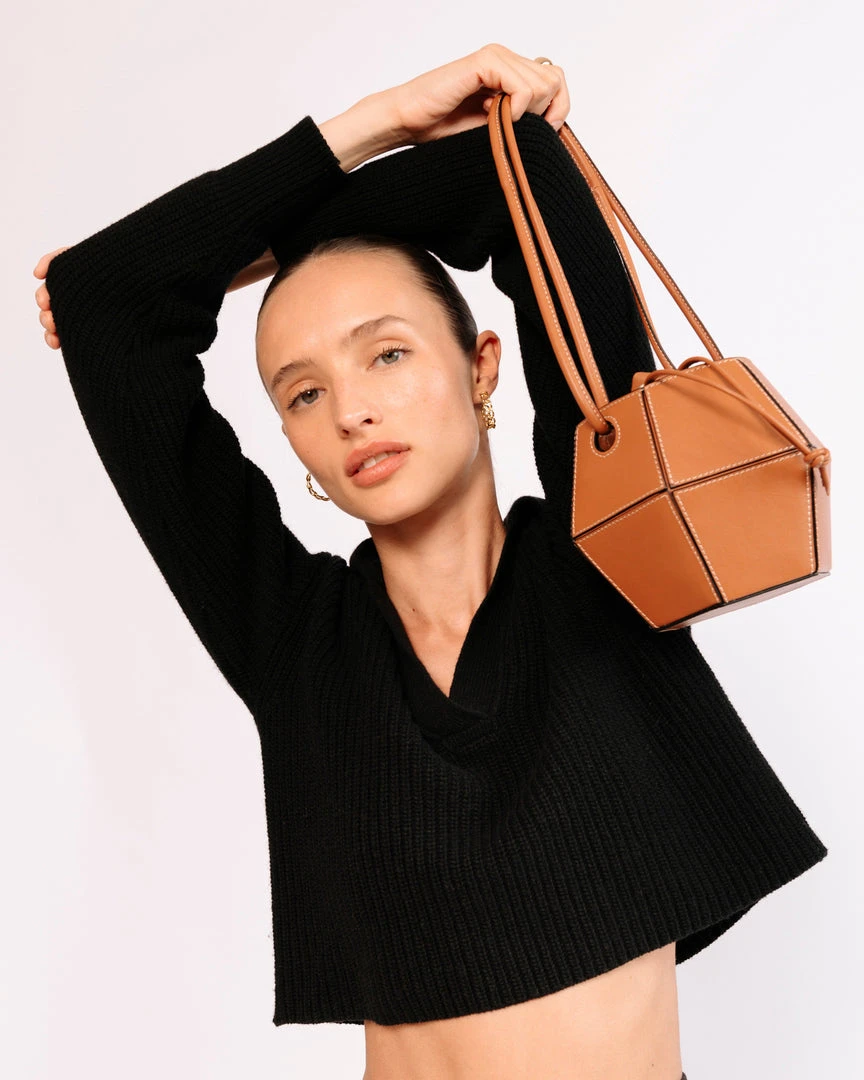 ALOHAS The V Tan 1 ALOHAS The V Tan