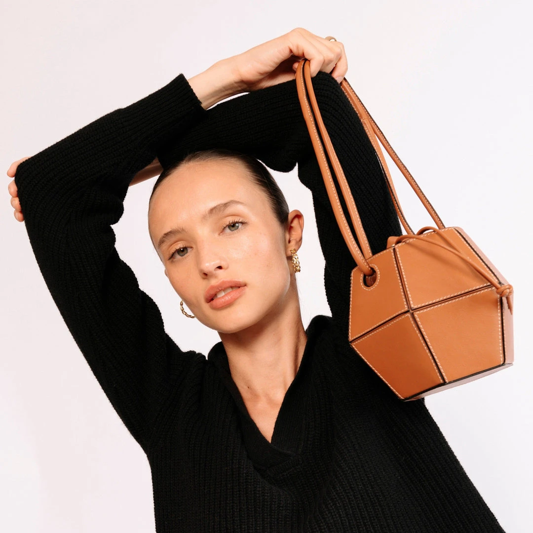 ALOHAS The V Tan 3 ALOHAS The V Tan