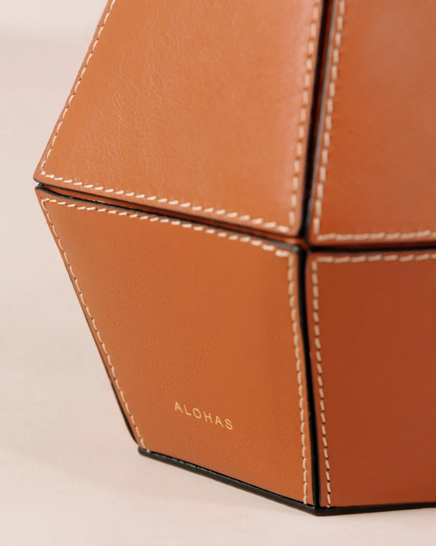 ALOHAS The V Tan 6 ALOHAS The V Tan