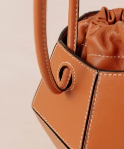 ALOHAS The V Tan 17 ALOHAS The V Tan