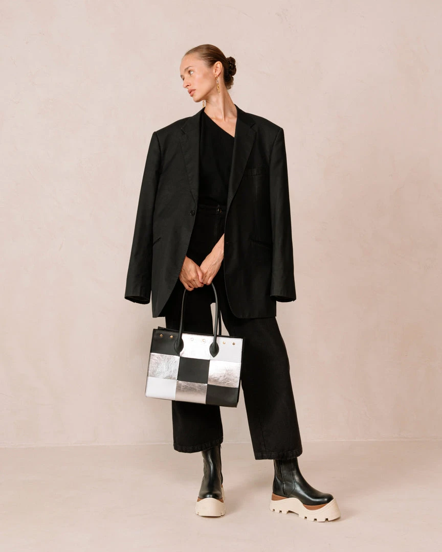 ALOHAS The W Scacchi Black Silver Bright White 2 ALOHAS The W Scacchi Black Silver Bright White