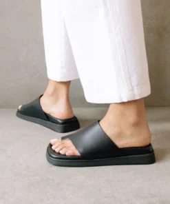 ALOHAS Toe Ring Flop Black Shoes
