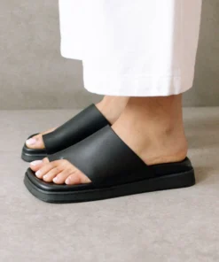 ALOHAS Toe Ring Flop Black Shoes