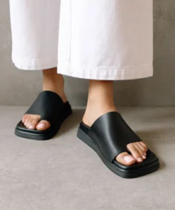 ALOHAS Toe Ring Flop Black Shoes