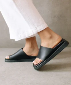 ALOHAS Toe Ring Flop Black Shoes
