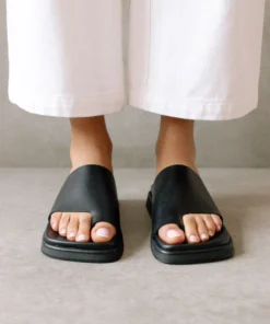 ALOHAS Toe Ring Flop Black Shoes