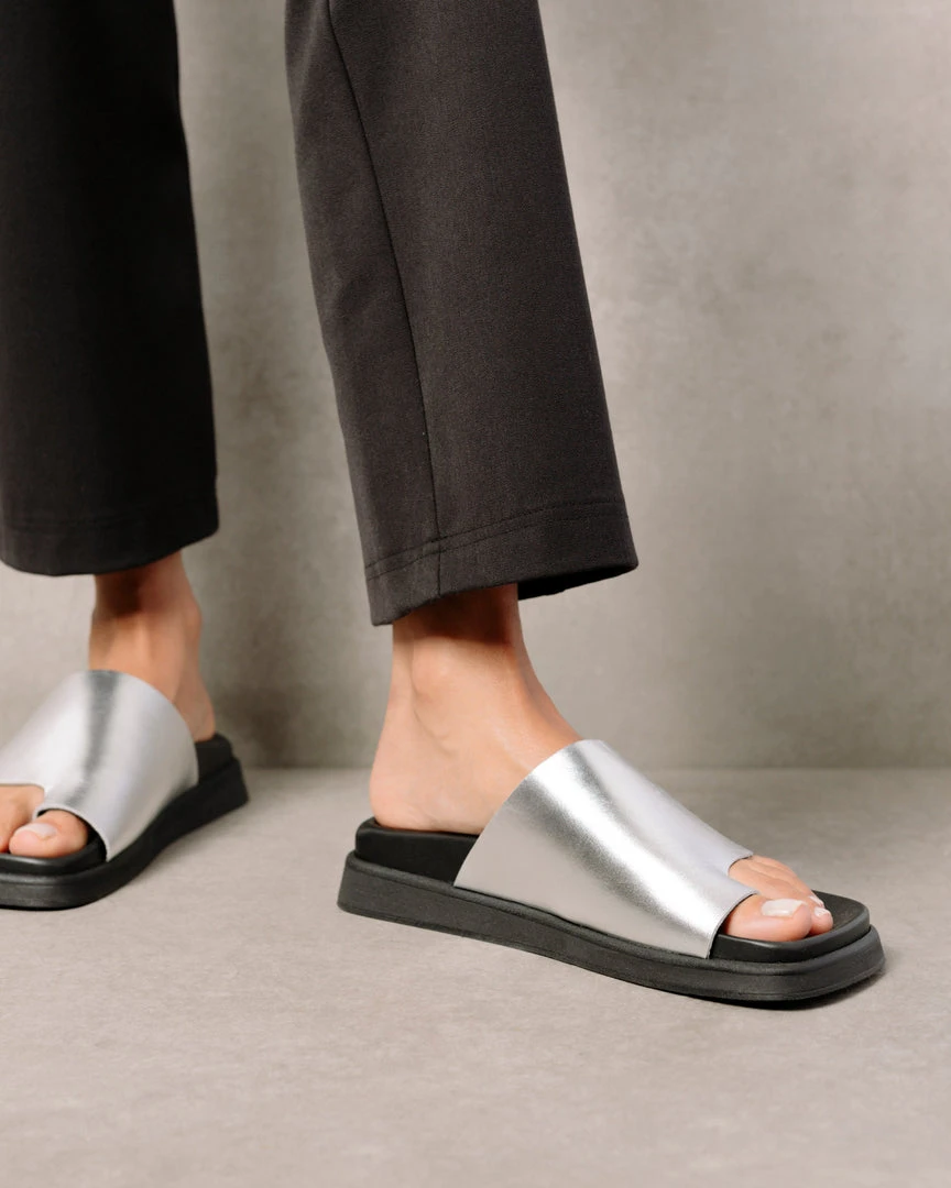 ALOHAS Toe Ring Flop Shimmer Silver Shoes 6 ALOHAS Toe Ring Flop Shimmer Silver Shoes