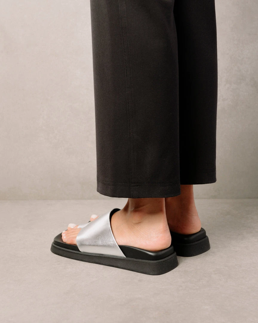 ALOHAS Toe Ring Flop Shimmer Silver Shoes 9 ALOHAS Toe Ring Flop Shimmer Silver Shoes