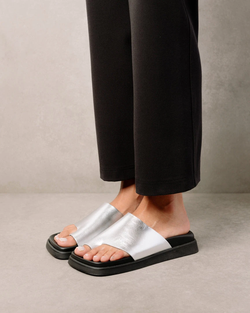 ALOHAS Toe Ring Flop Shimmer Silver Shoes 4 ALOHAS Toe Ring Flop Shimmer Silver Shoes