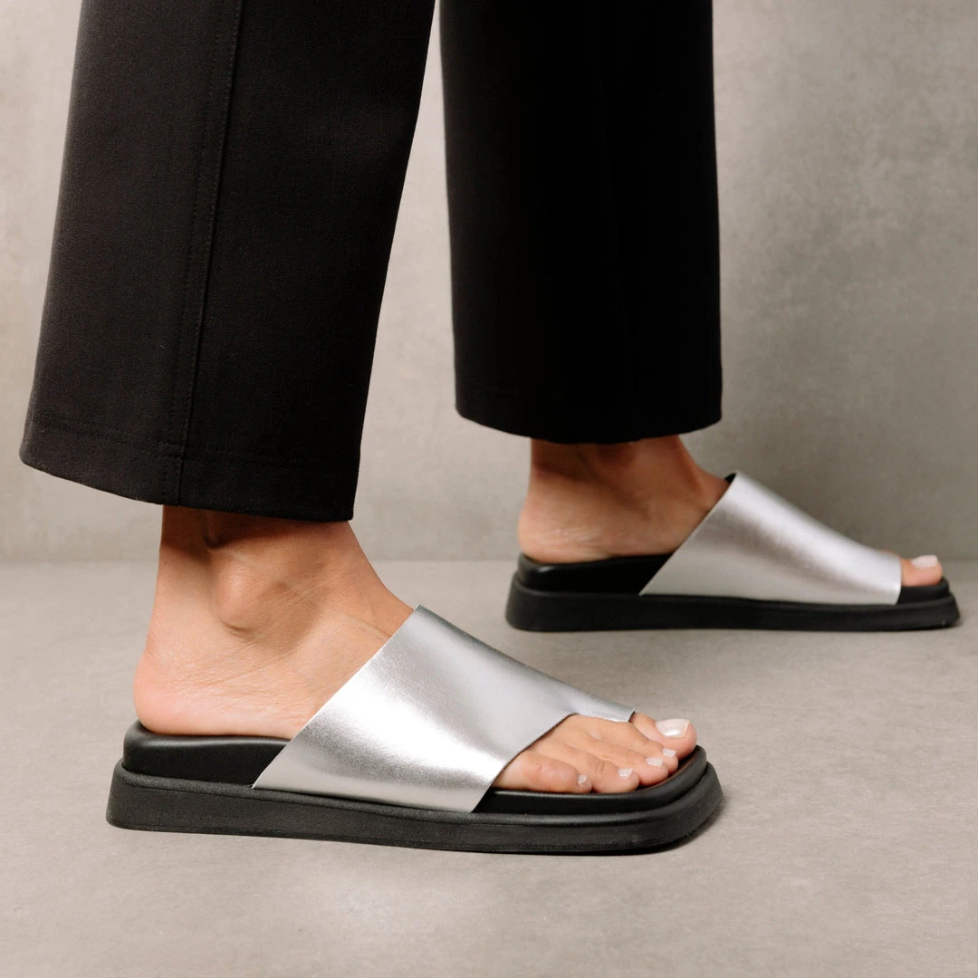 ALOHAS Toe Ring Flop Shimmer Silver Shoes 3 ALOHAS Toe Ring Flop Shimmer Silver Shoes