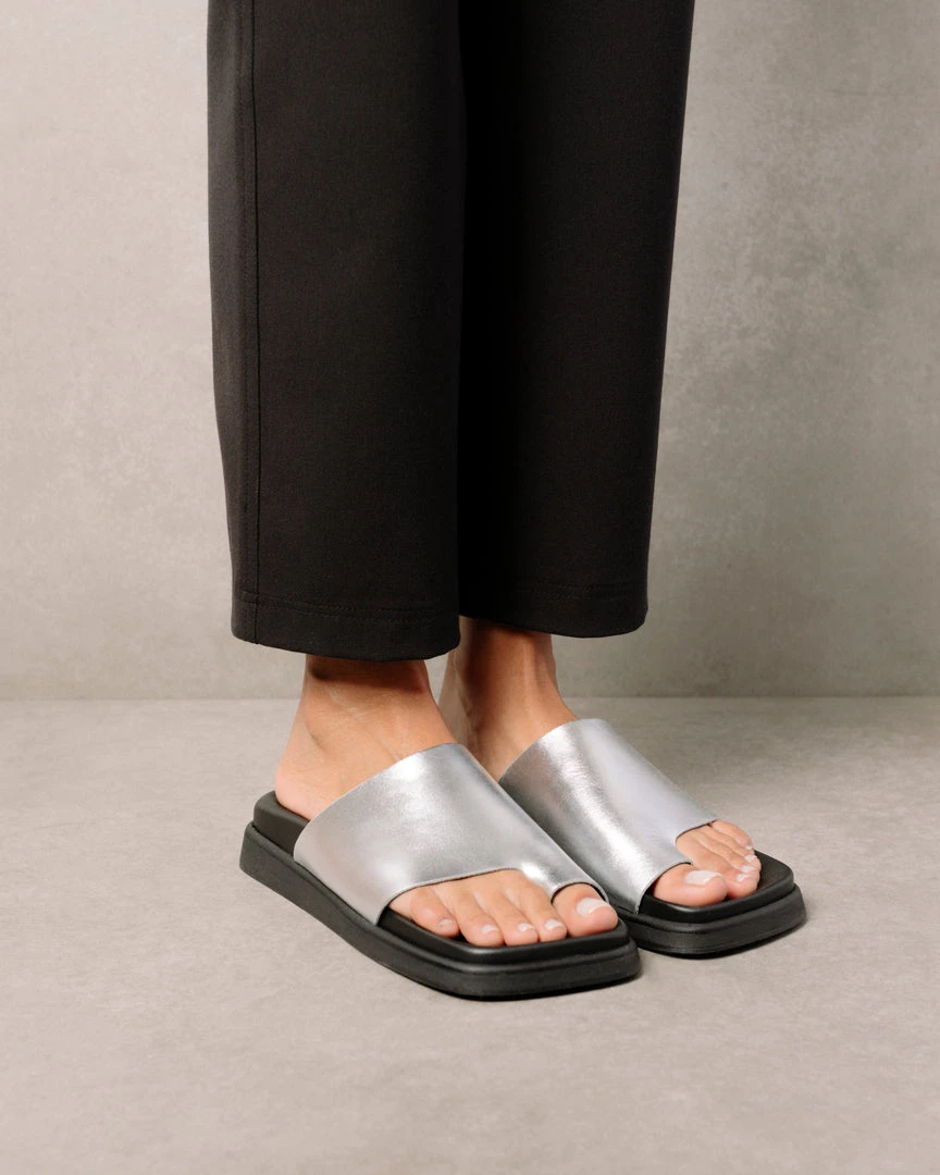 ALOHAS Toe Ring Flop Shimmer Silver Shoes 8 ALOHAS Toe Ring Flop Shimmer Silver Shoes