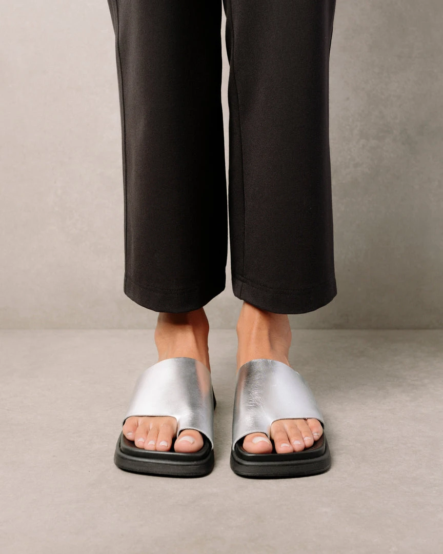 ALOHAS Toe Ring Flop Shimmer Silver Shoes 5 ALOHAS Toe Ring Flop Shimmer Silver Shoes