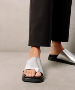 ALOHAS Toe Ring Flop Shimmer Silver Shoes