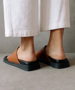 ALOHAS Toe Ring Flop Tan